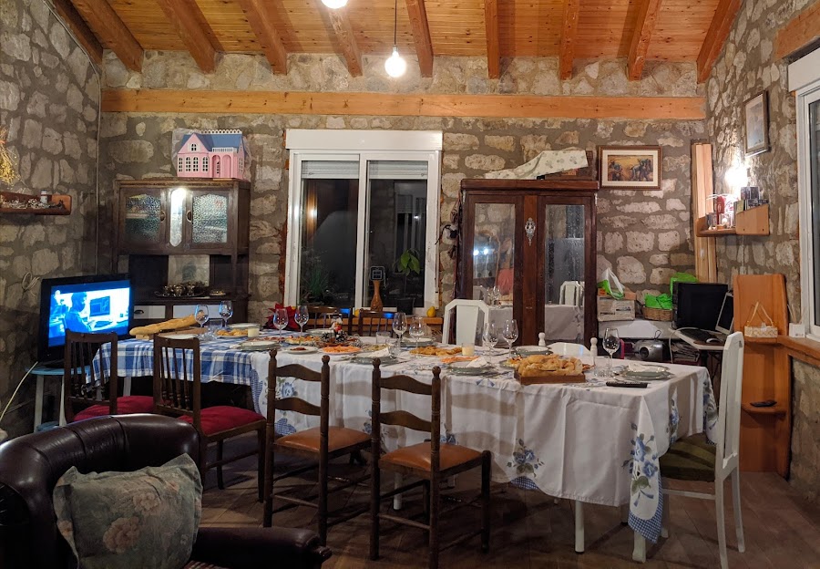 La Cantina de Pedrosa de Río Úrbel