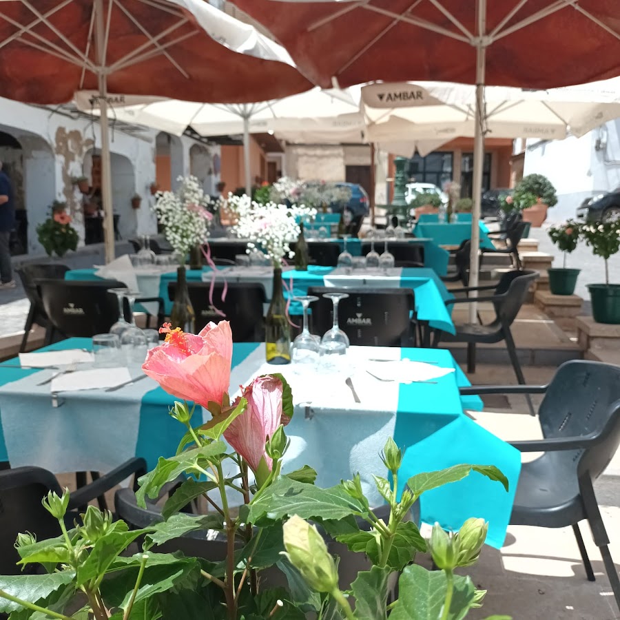 Cafetería & Karaoke Bar La Plaza