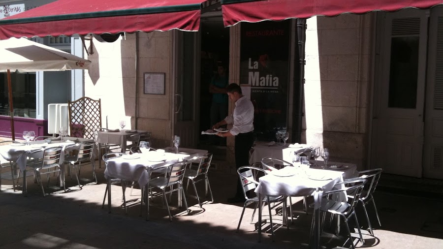 La Mafia se sienta a la mesa